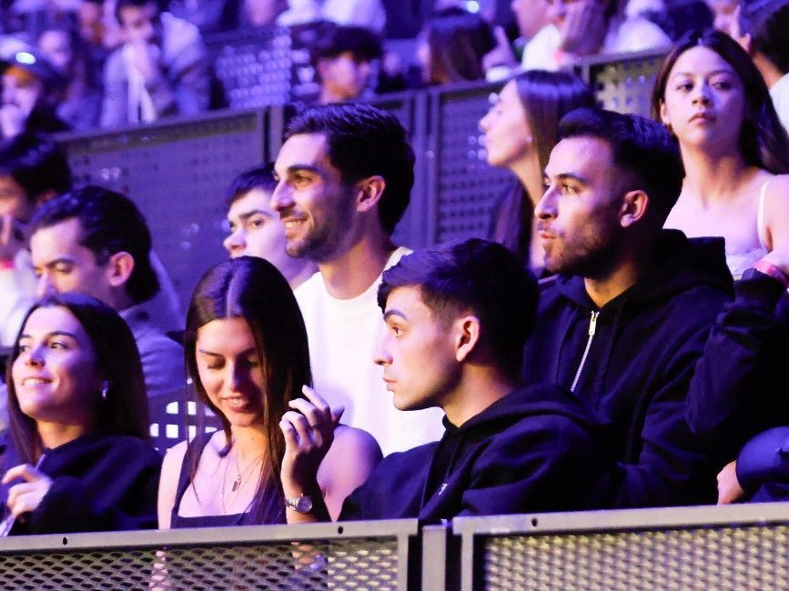 佩德里，费兰，埃里克-加西亚和奥尔莫，佩德里和费兰女友亮相。😍😍😍😍巴萨