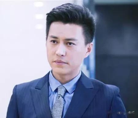不得不承认！中国影视界70后男星中，这5位才是真正的大帅哥[玫瑰]

第1，黄晓