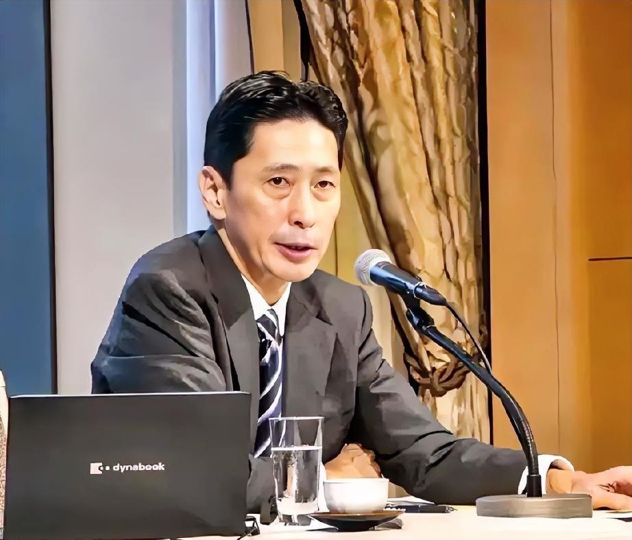 就在刚刚。
 
日本方面突然宣布了，外务省亚洲大洋洲局局长级官员将访华，进行一次