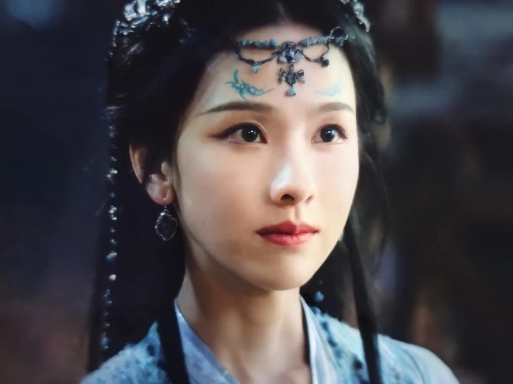 口红老是感觉没涂好为小鞠和嘟嘟的美貌去看的，老感觉陈都灵的口红没有涂好… 