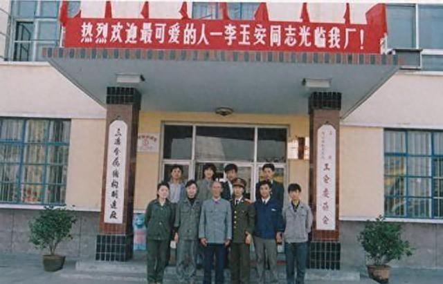 一位老兵被误以为英勇牺牲，隐姓埋名四十年后，因一件小事找到部队，坦言：其实我一直
