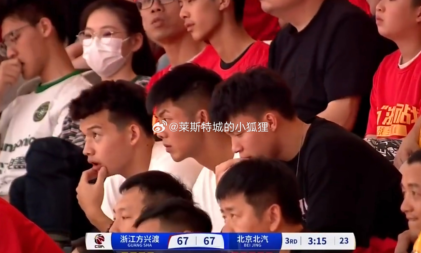 CBA总决赛 CBA总决赛G5 广厦92-94不敌北京 浙江队队员现场观战[笑而