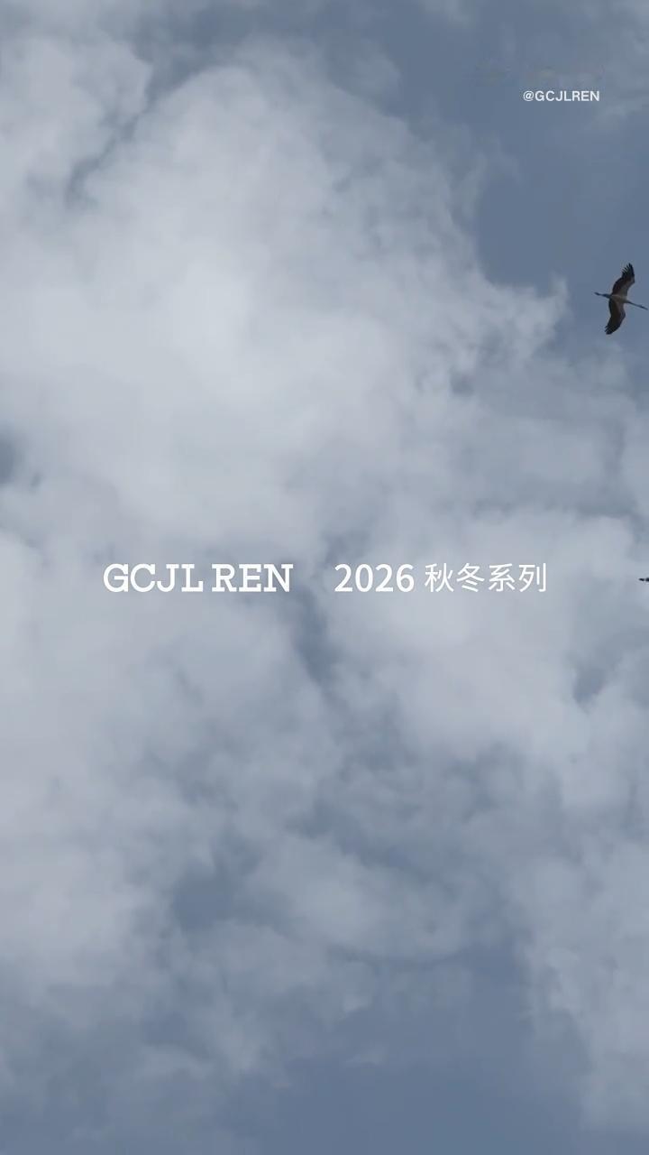 GCJLREN2026秋冬系列～
这款宝相花图案的毛衣真好看啊
想拥有嘉伦同款