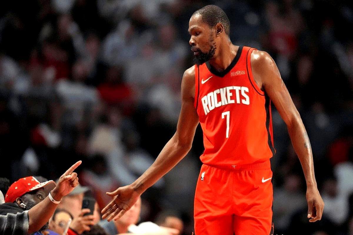 火箭带着西部第三的牌面来费城踢馆，结果加时128-122被掀翻。
 
盘口开火箭