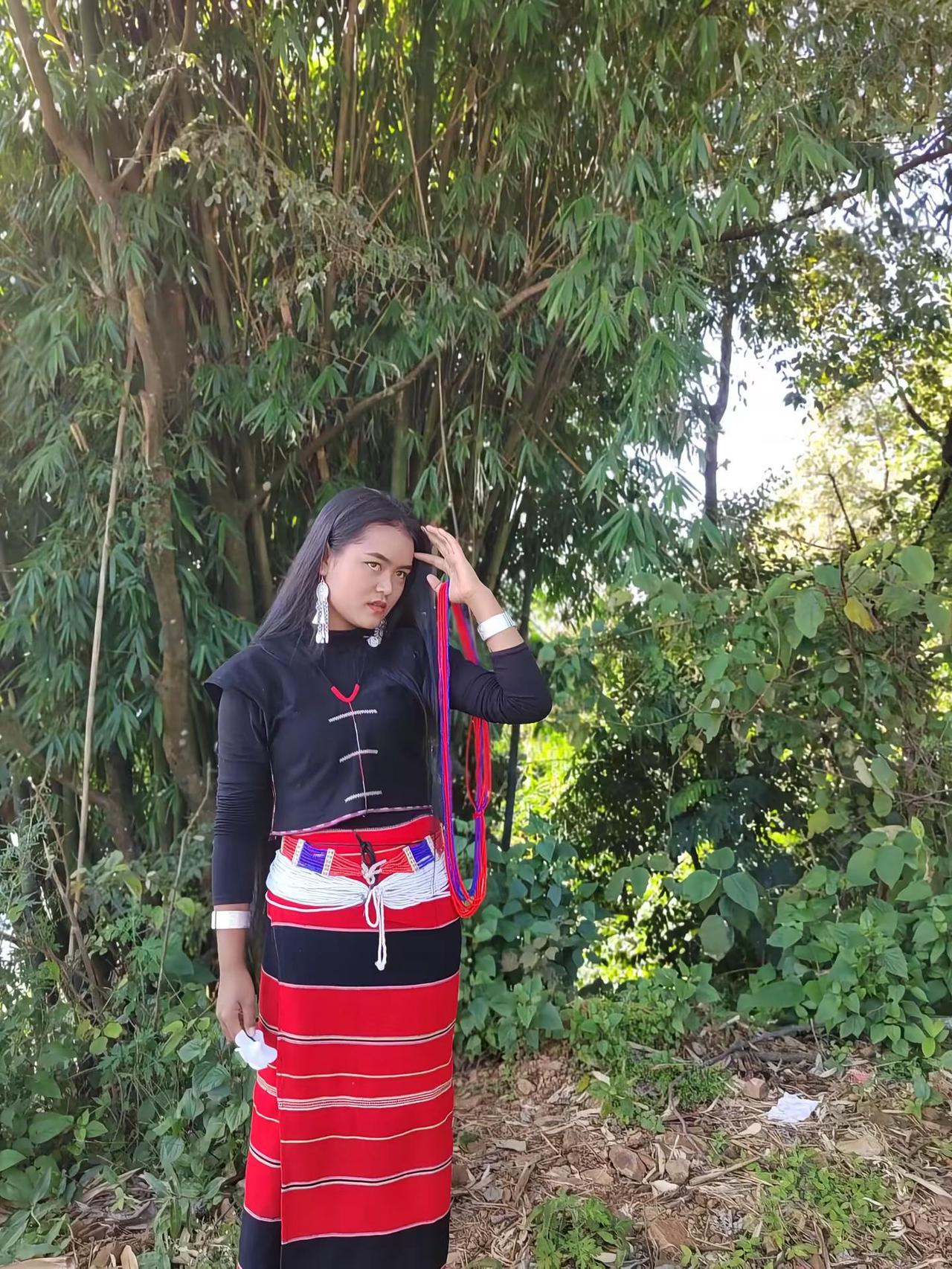 其实我现在混的挺差的，连支口红都没有，女人还是稍微给自己添加点色彩才显得精神，