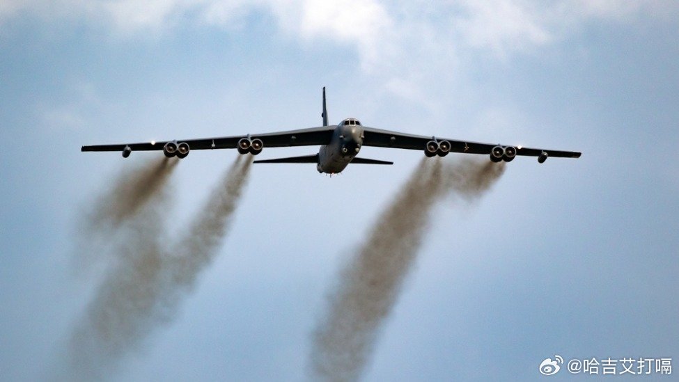 凤凰新闻【美军一架B-52轰炸机在飞行中遇险，挂出紧急代码】英方上周刚同意美国使