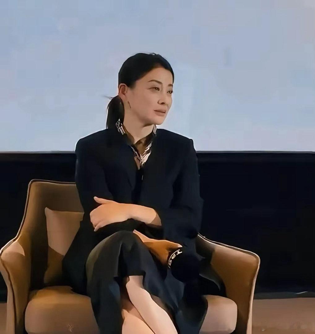 梅婷最近在电影节上，因为一句“我没听懂”，直接冲上了热搜。当时一个学生站起来提问
