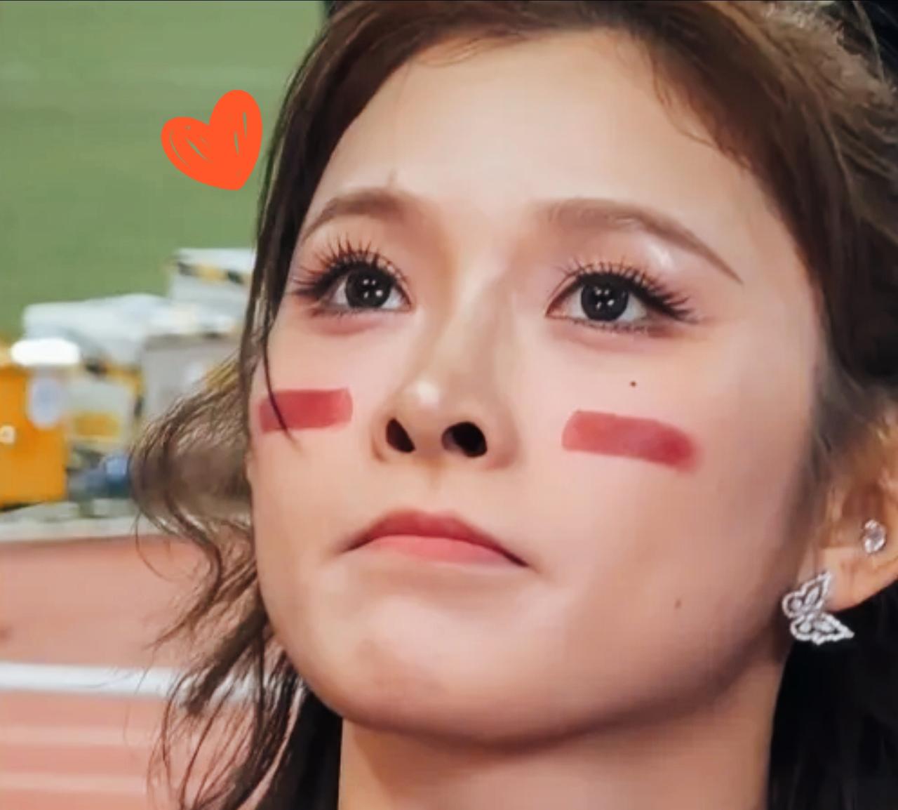 吴艳妮
能不能第一不重要
她的成功不仅仅在于跨栏的成绩，更在于她有一个永远关心她