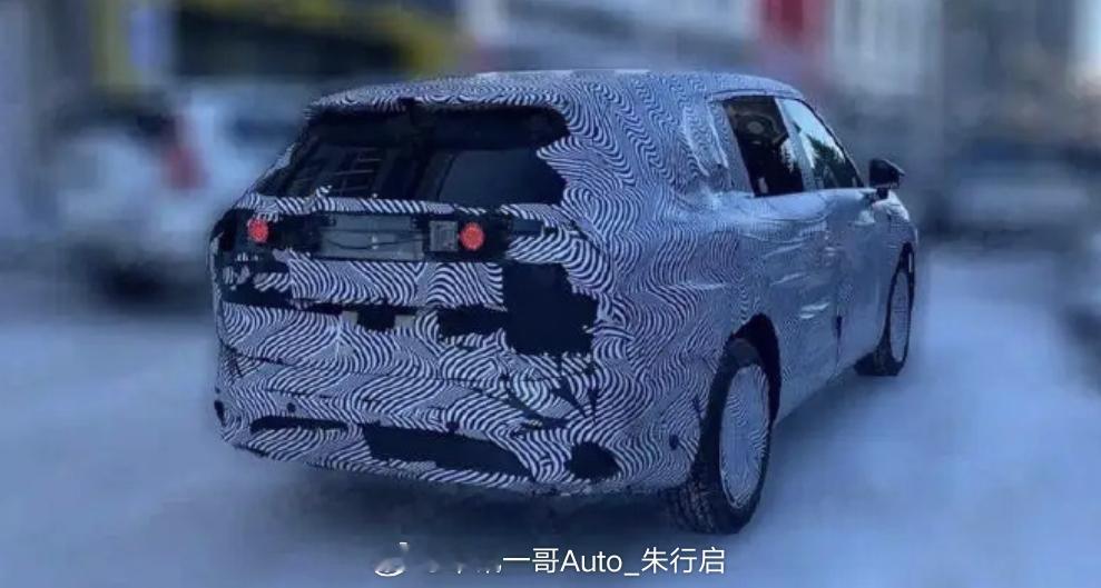 全新小鹏G02的伪装车谍照图曝光新车看起来要比小鹏GX小一点感觉有点像是拉长的小