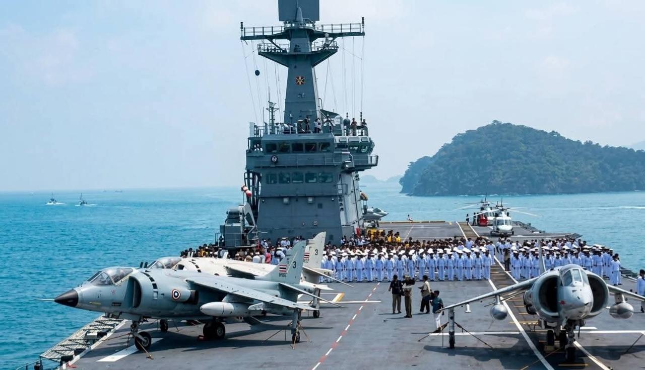 在印尼海军“朱塞佩·加里波第”号航空母舰（购自意大利）抵达之前，泰国皇家海军满载