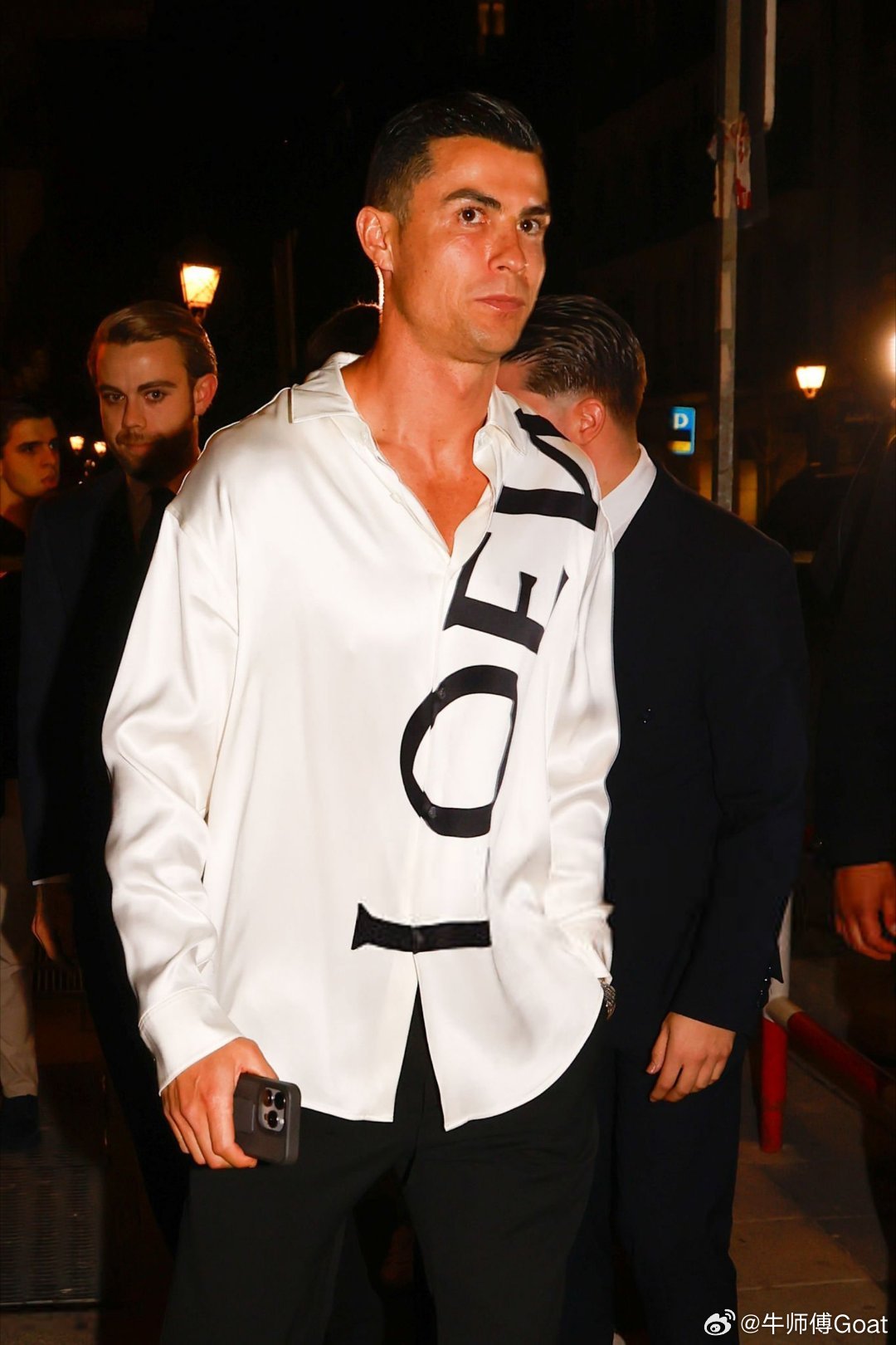 C罗 罗哥正在视察马德里的Tatel餐厅🚶♀️ 得好好监督了，因为真的很难吃