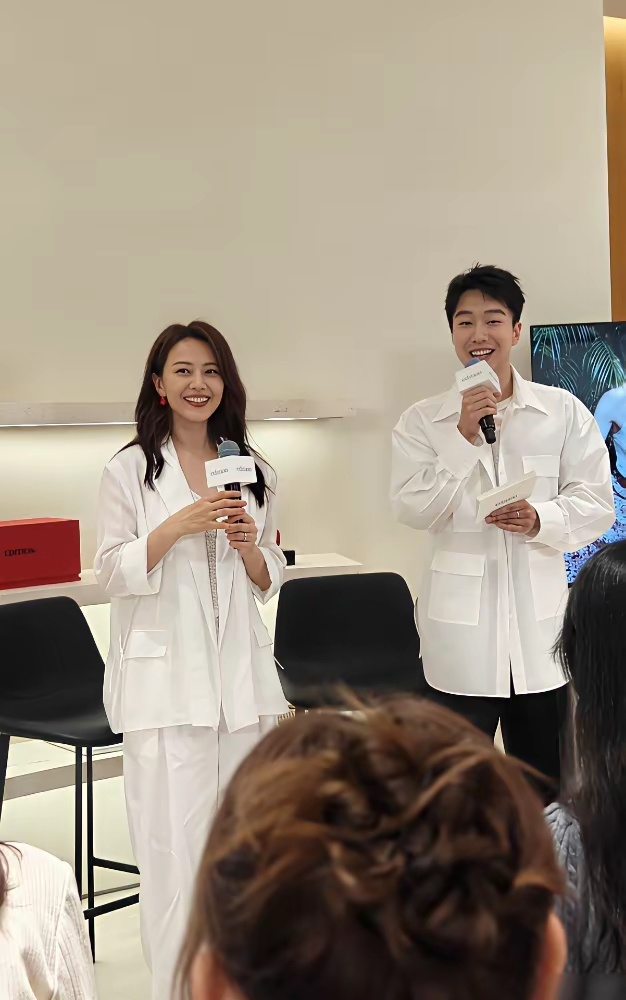 高圆圆旺夫体，和她结婚后赵的资源特别好。 ​​​
