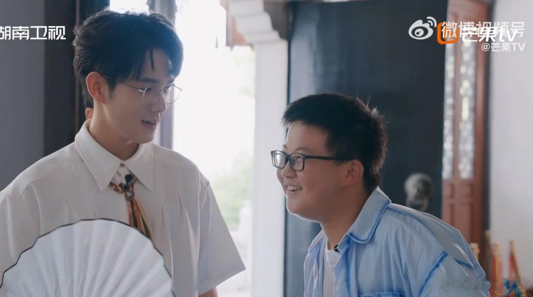 14岁少年游石鼓书院给诸葛亮送核桃文化哪有那么多规矩？一个初中生，俩核桃，就把诸