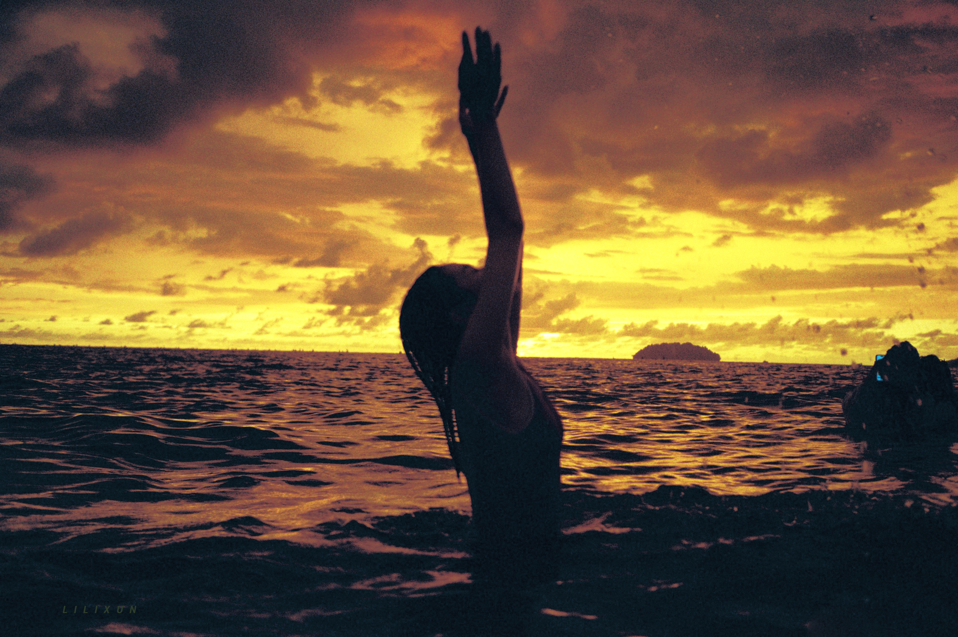 充满生命力的一组照片🫧🏖️- 李兰迪 