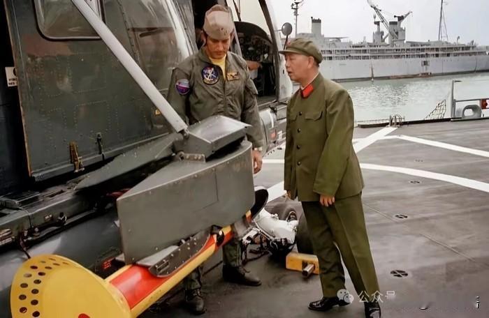 正是航母之父刘华清将军的高瞻远瞩，才有我们当今的辽宁舰，山东舰和福建舰。
看看当