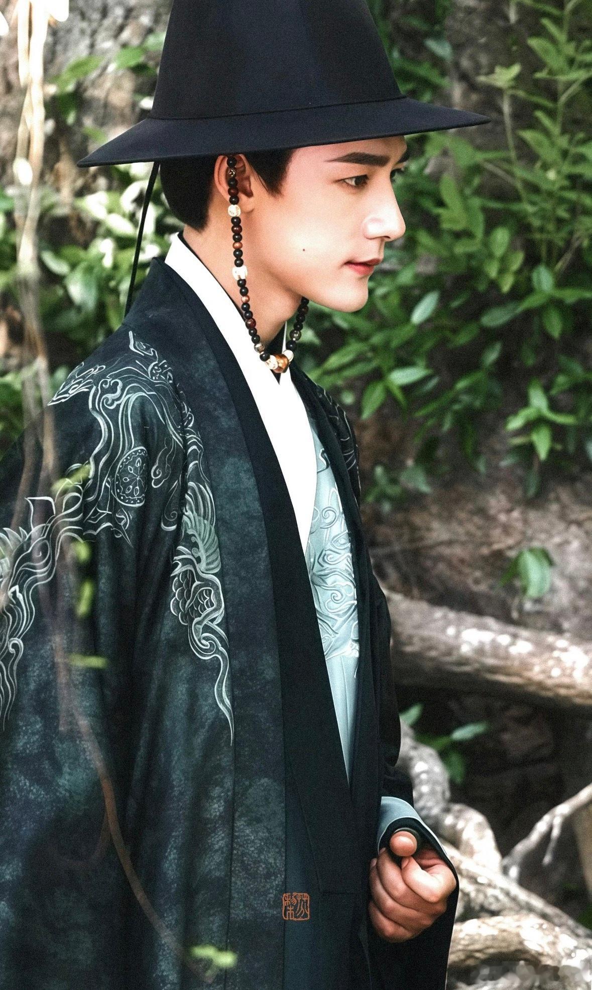 此沙质疑萌男接受萌男电视剧良陈美锦被此沙的小倔强可爱到，一开始坚决不认可萌男称呼