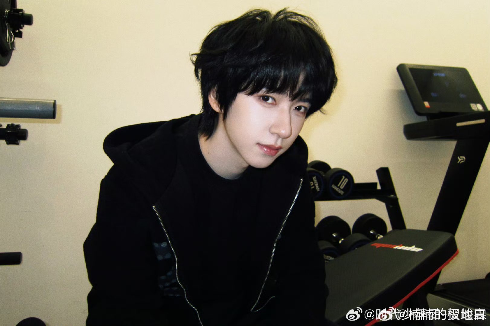 贺峻霖想回家自己造桃花币五十公里桃花坞桃花坞6直播 贺峻霖的综艺感真的绝！随口一