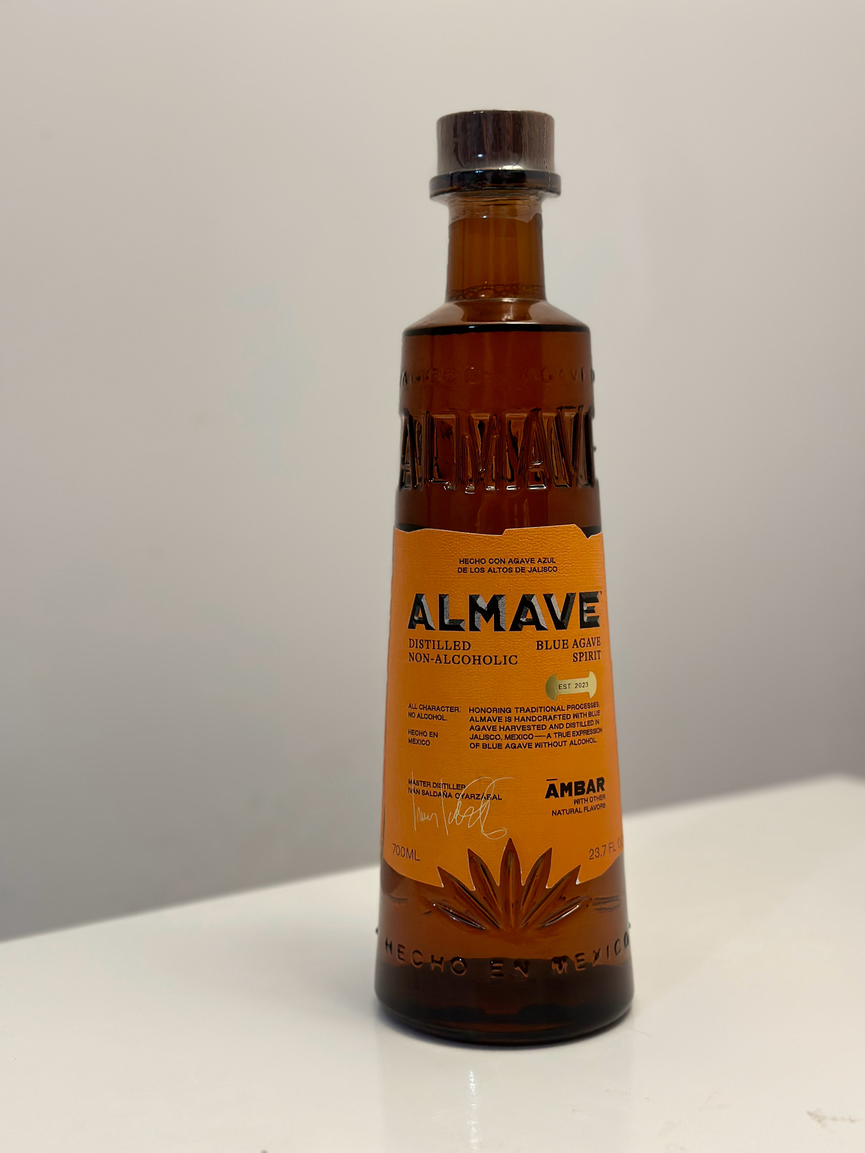 尝了尝刘易斯·汉密尔顿推出的酒…好像又不是酒。在这个酒的官网上说，Almave不