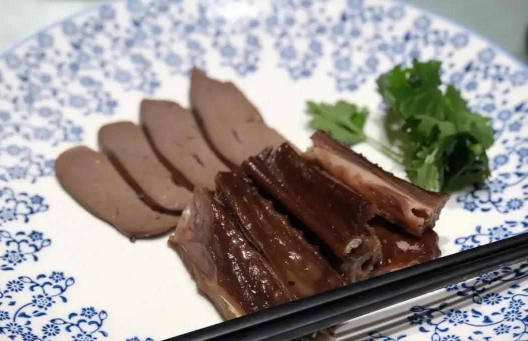 厦门最好的潮州菜，我觉得是花渐开，醺，韩上楼，鹿鸣楼这几家。
您觉得呢？