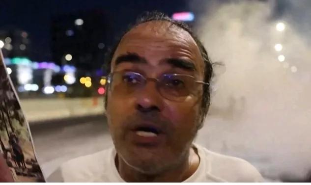 以色列人起来抗议了，阻拦公路要求内塔尼亚胡立即停火！三个没想到：

1.没想到内