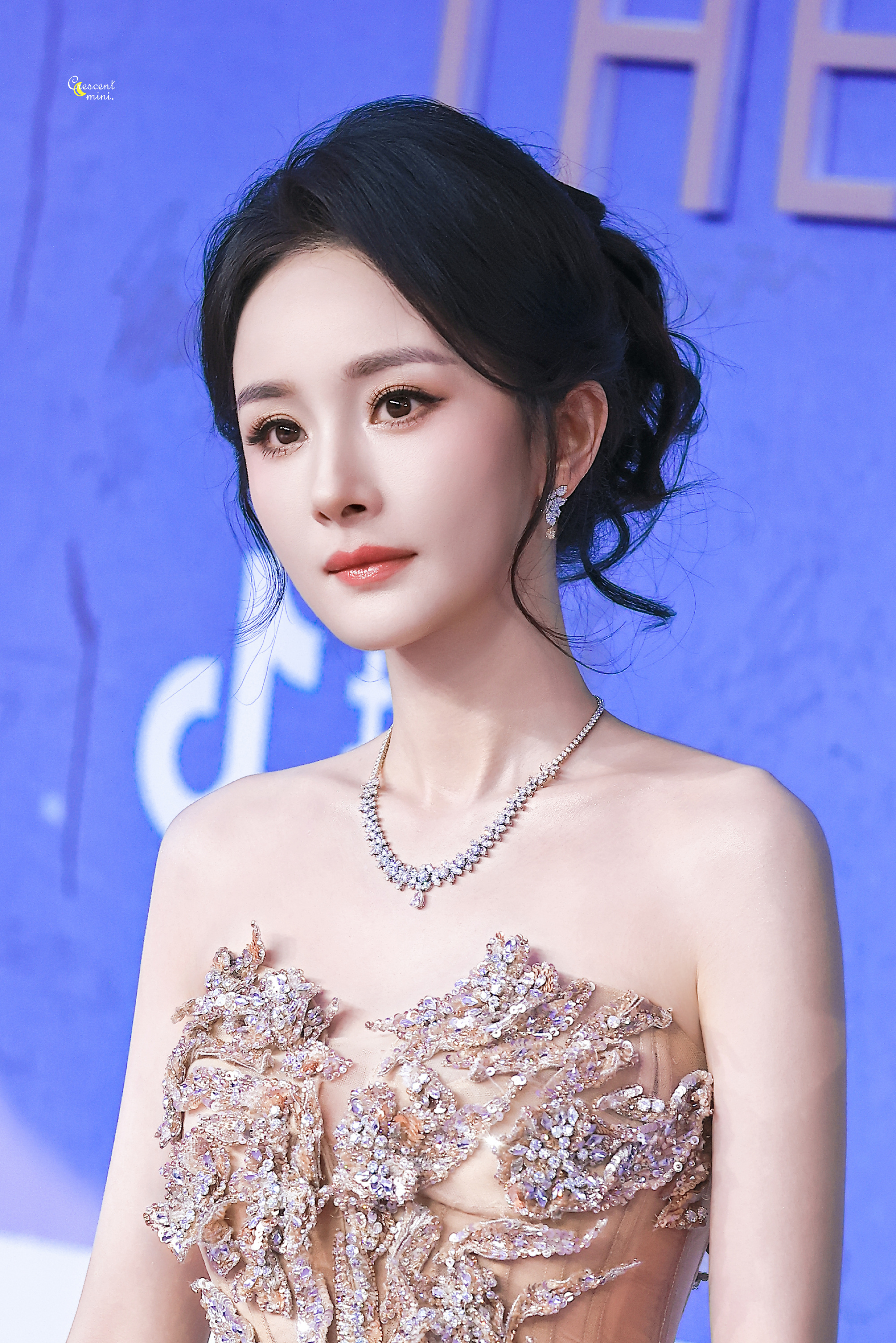 杨幂 🐝杨幂 生图即神图 🐝杨幂五穿祖海高定 🐝杨幂王骁百花奖后台热聊愿化
