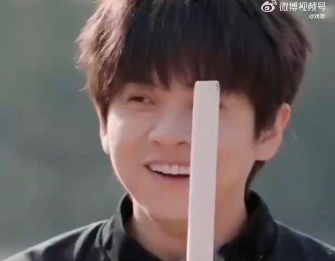 看尚筱菊和武艺的互动，真是身高梗满满！武艺调侃道：“ 武艺说比我矮的也不多了 ，