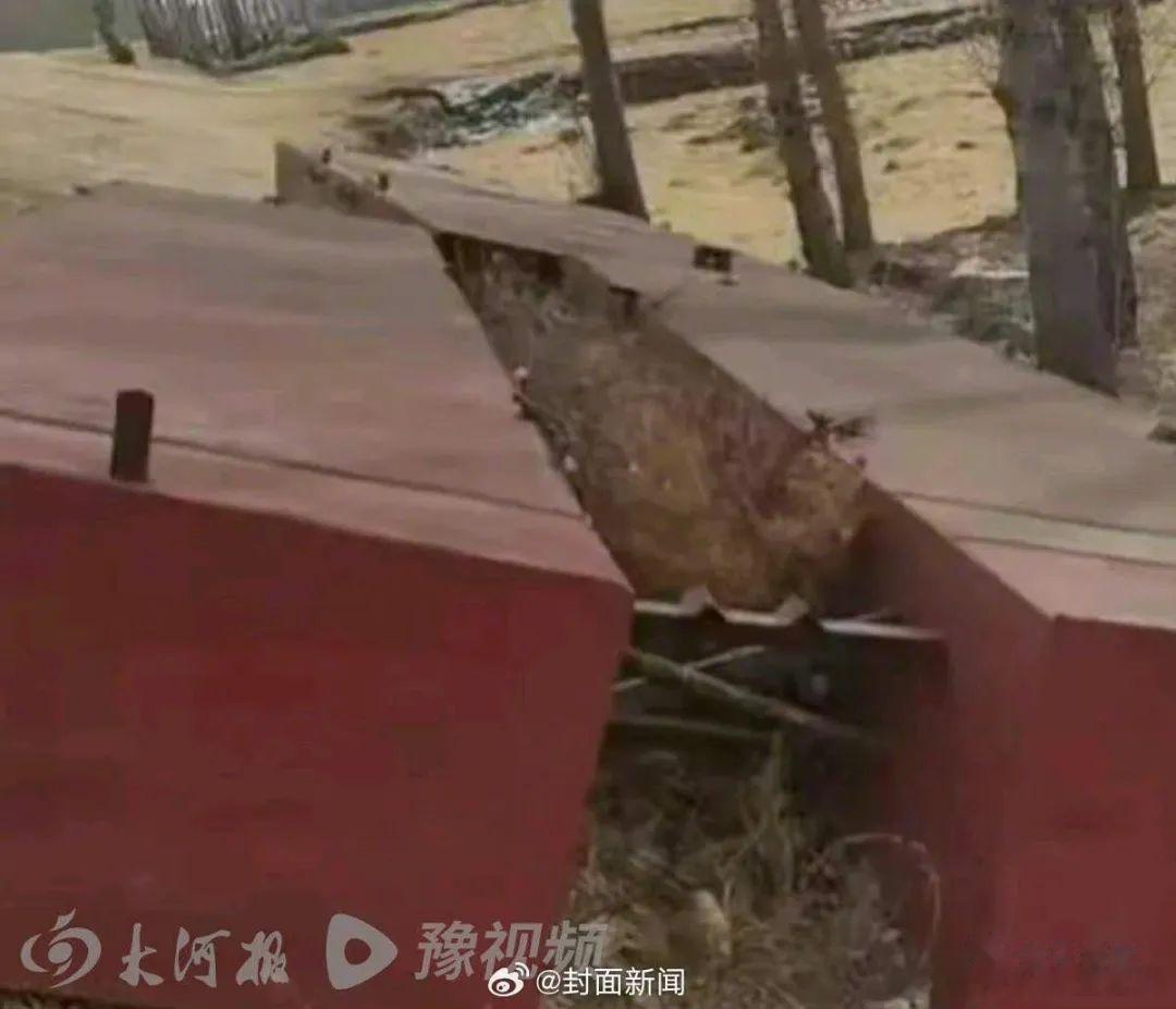搭浮桥方便村民出行，一家18口被判刑……[吃惊]来源：盘子看史2014年，吉林省