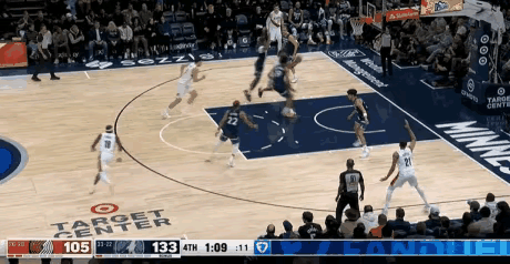 看开拓者的比赛就是一种折磨，每次等小杨出场等的花儿都谢了，说实话，没有杨瀚森，谁