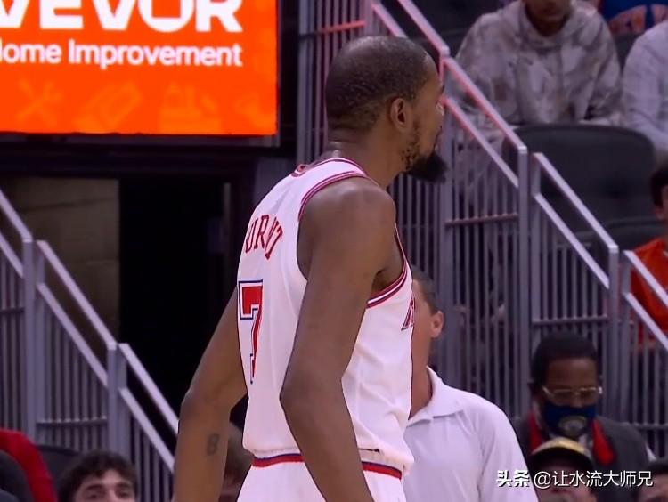 非典型胜利，火箭篮板球和尼克斯持平，却能20分大胜。杜兰特 攻防俱佳，阿门开发出