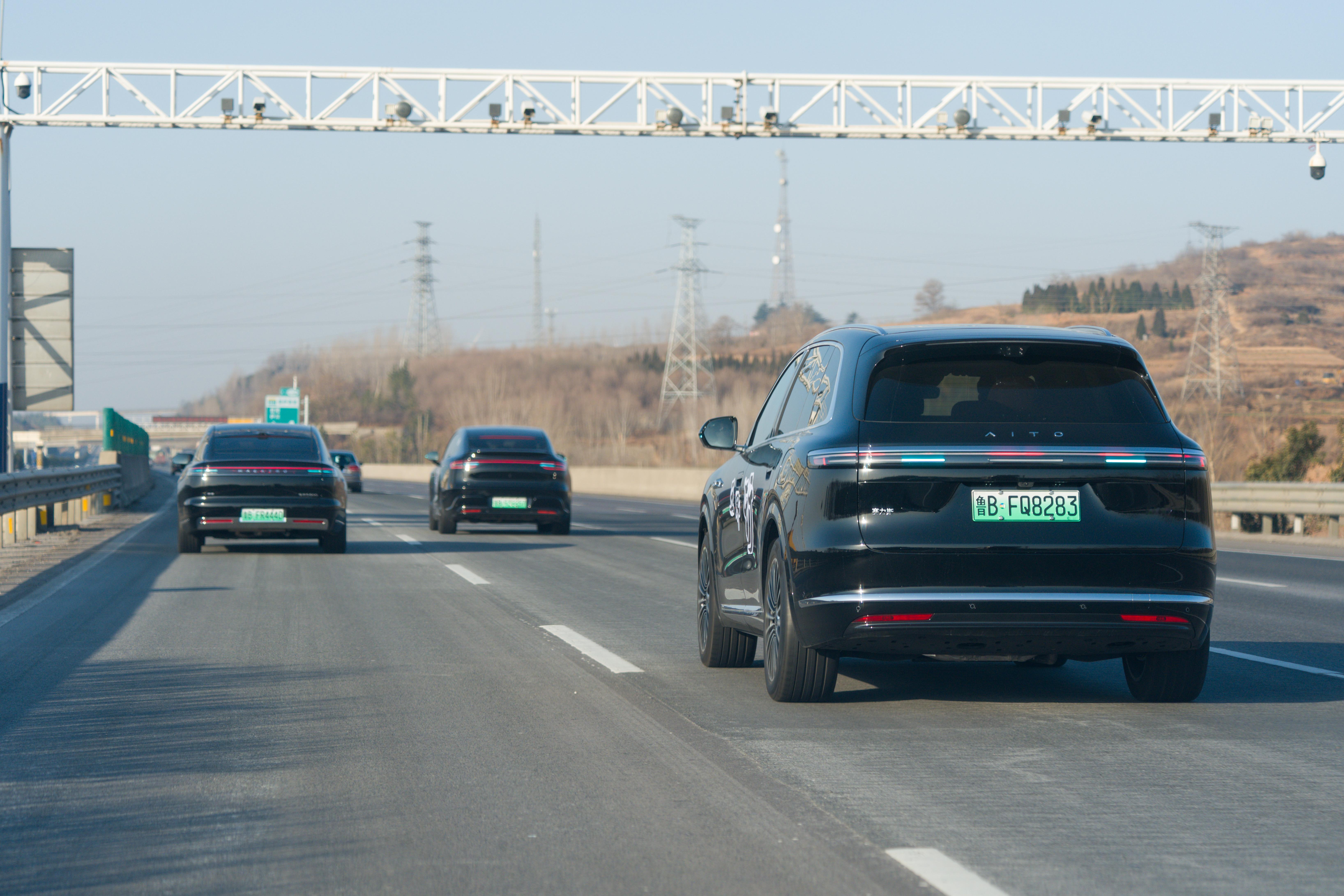 余承东称选车要留意风阻系数那肯定，尤其电车，高速一跑就知道差别了。前两天团建深有