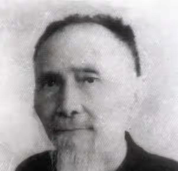 1935年，66岁孙中山保镖被日本人囚禁，特务端来断头饭，谁料他啃完鸡腿偷藏两根
