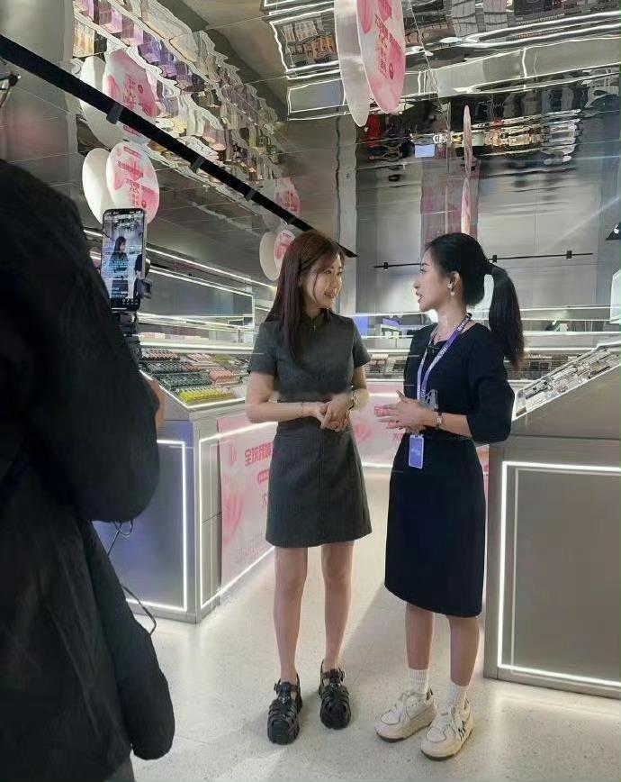 离婚后的福原爱竟然这么瘦，我一直以为她有点胖呢 ​ ​​​