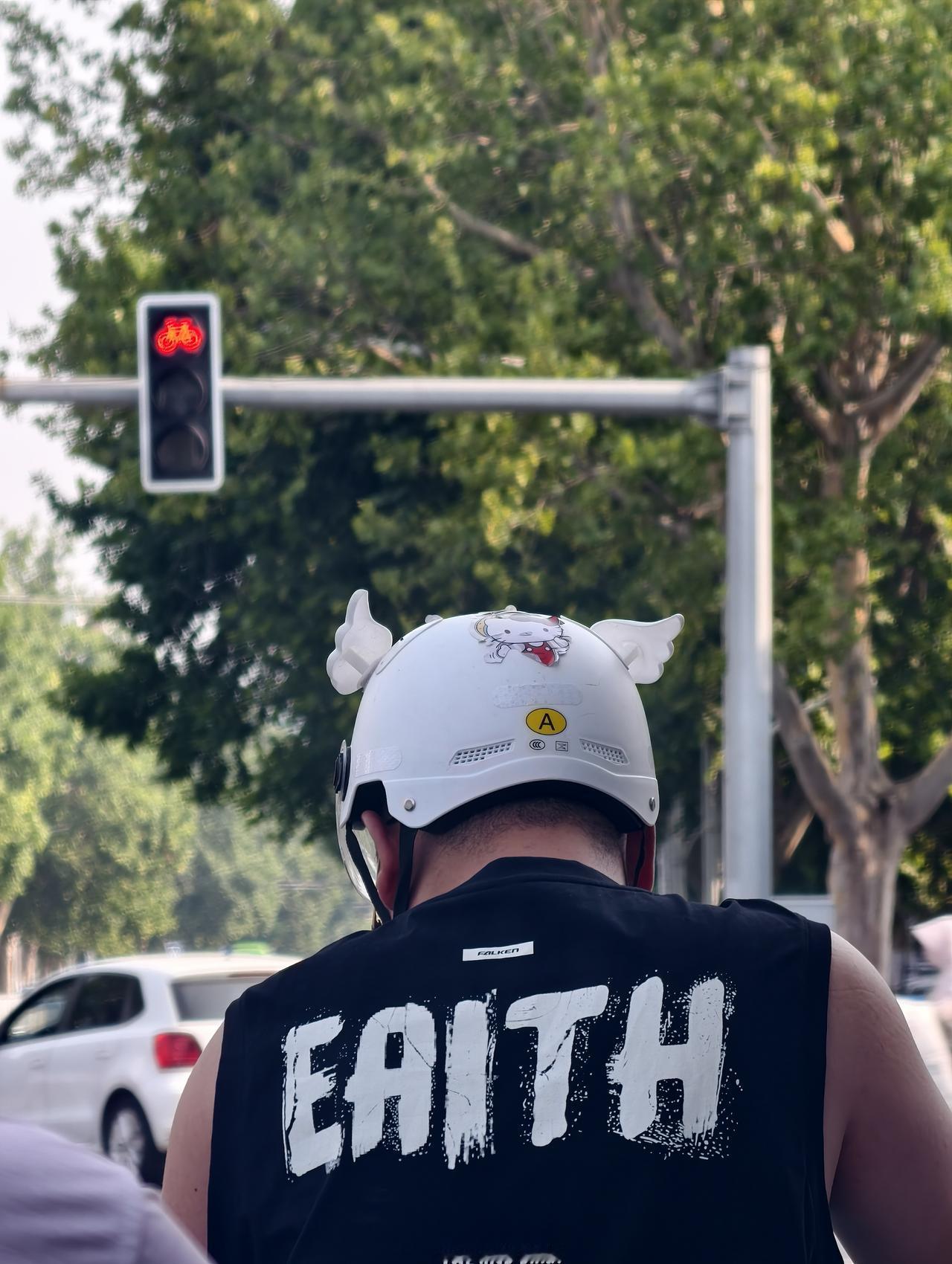有道理的民间话:“老来忙，寿命长”。
 
1. 身体层面：动则气血通，适度活动，