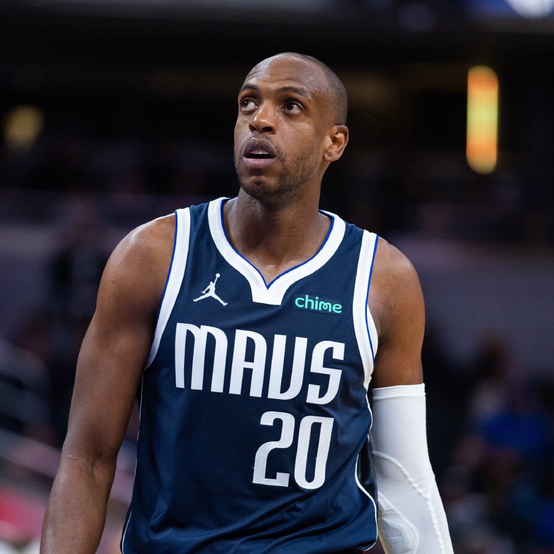 Marc Stein：独行侠让米德尔顿自己做决定——是留在球队还是寻求买断。NB