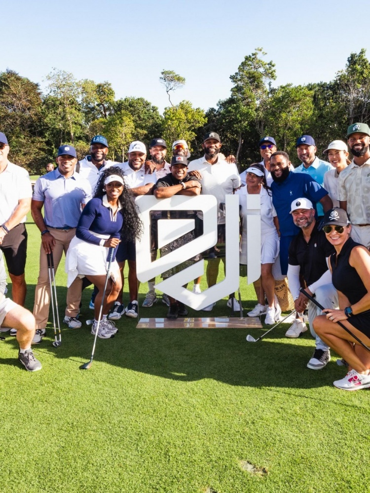 人生赢家！德隆带性感未婚妻参加高尔夫比赛。嫂子这身材相当哇塞啊！德隆·威廉姆斯更