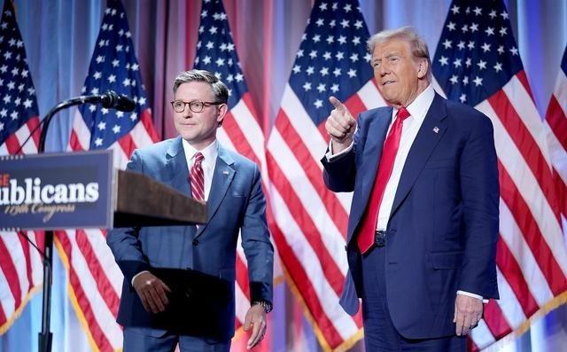美国众议院议长迈克·约翰逊9月14日说：“我认为，非常时期需要采取非常措施，对俄