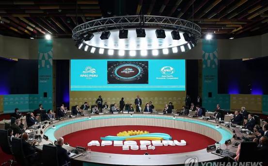 中国出席韩国APEC会议并顺道访韩，这步棋走得很有讲究。有些人纳闷，之前韩国总统