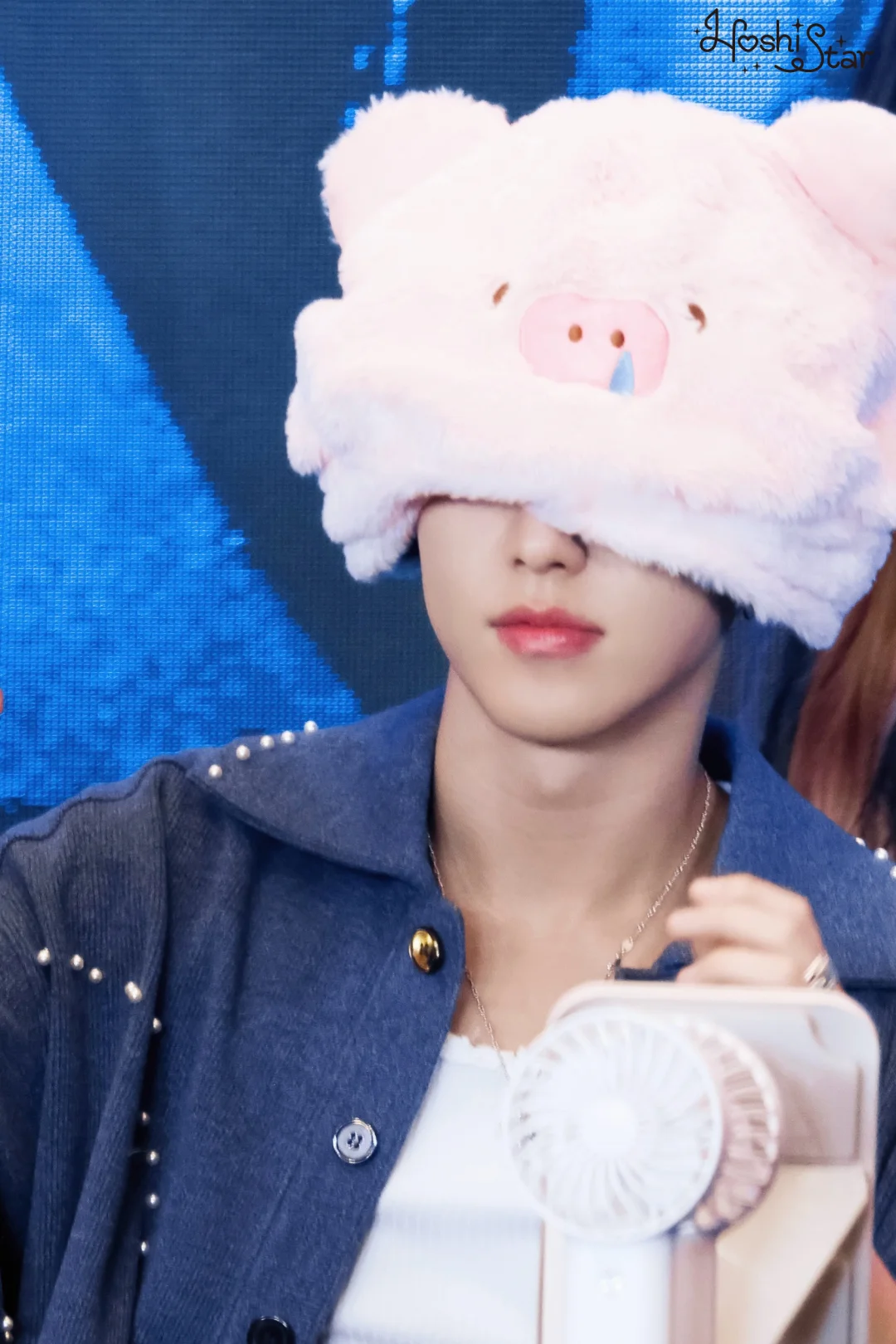 戳戳猪猪脸蛋 😢