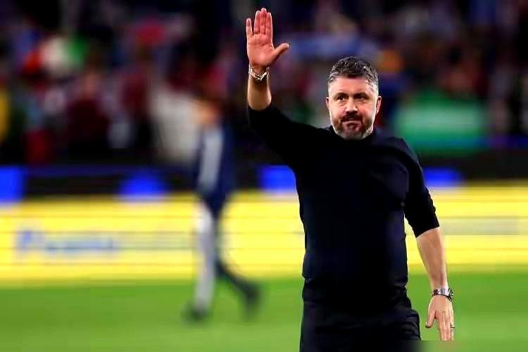 比2006年儿子拿世界杯冠军还紧张！

加图索他爹佛朗哥赛前跟媒体打包票，说儿子