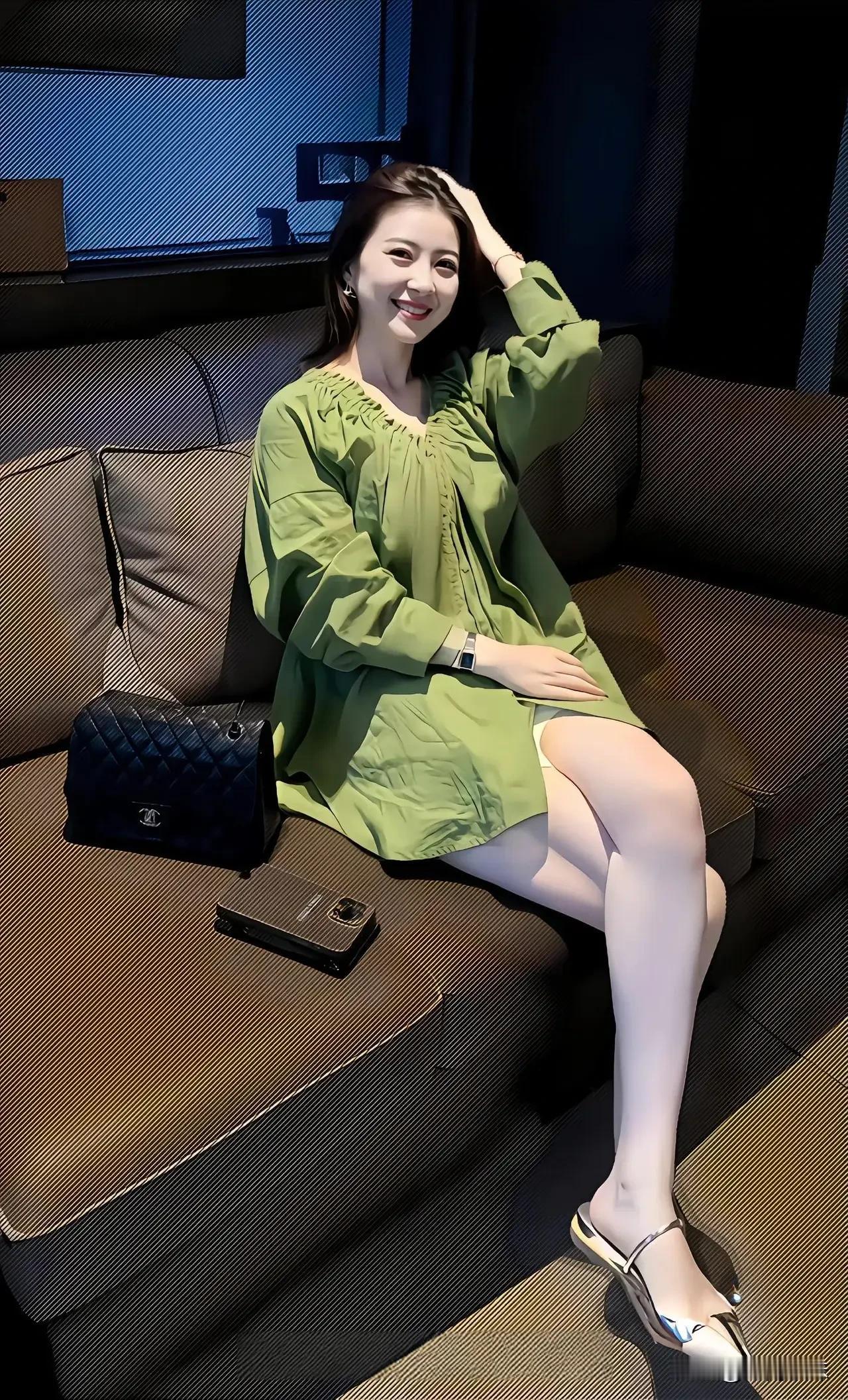 女生如何穿搭看起来时尚更有品味呢