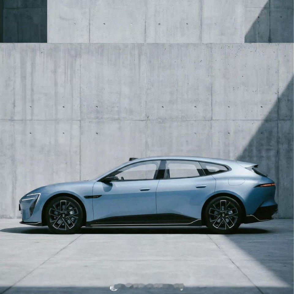 阿维塔06t 很棒很原创的设计，很漂亮的小汽车。 