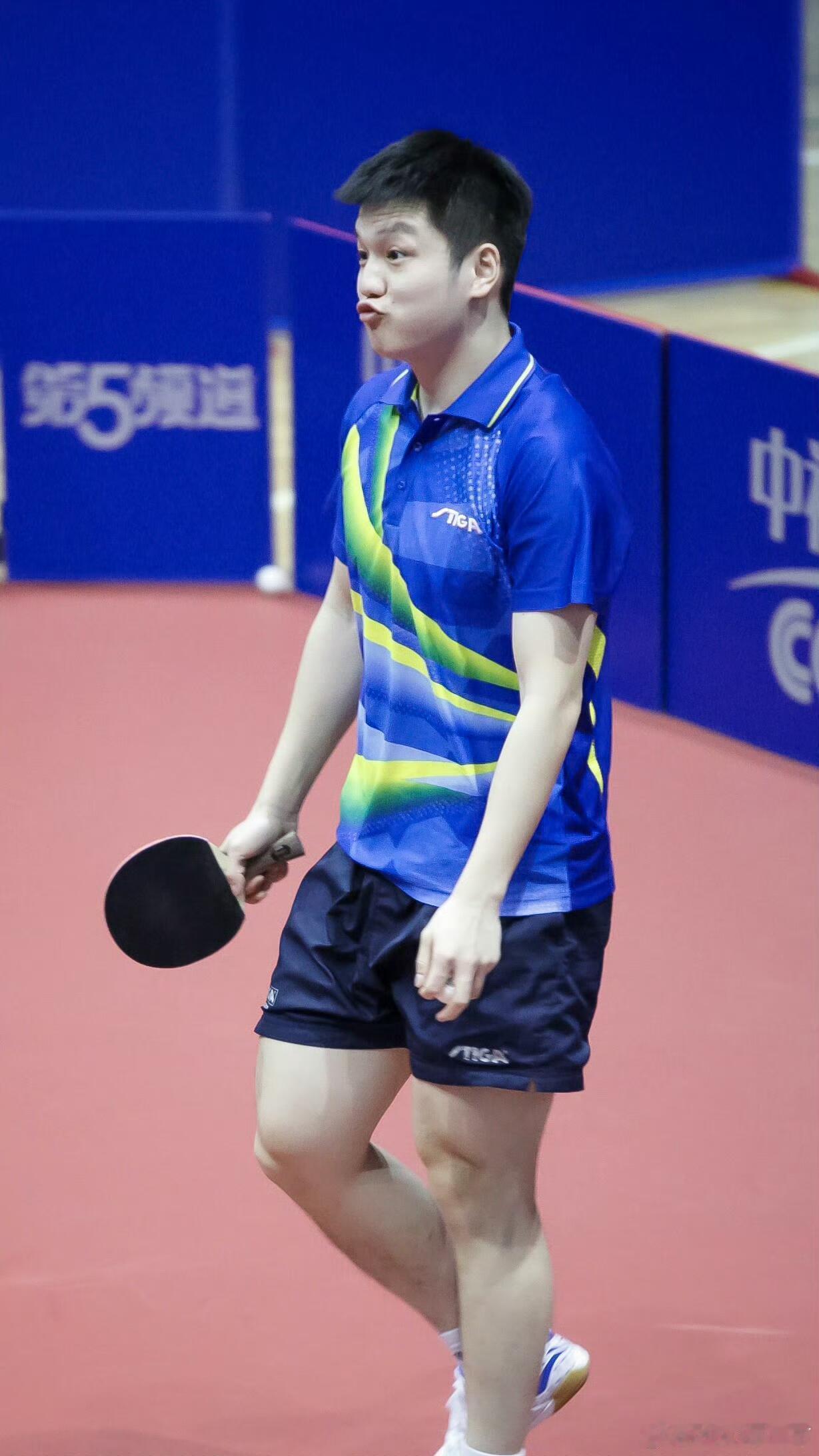 被东莫名的击中笑点，治愈太治愈了。 