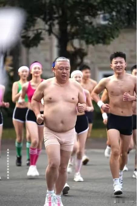 阅古问今看世情
