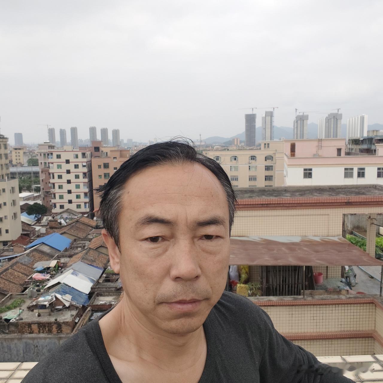 哈喽！今天是除夕了！除夕之夜！明天就是春节了，提前祝各位新年快乐，吉祥如意！一年