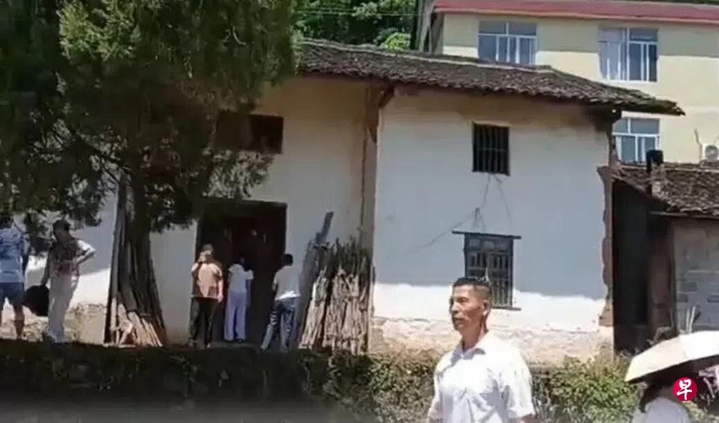联合早报今天报道：“中国数学家王虹获得菲尔兹奖后，她在广西桂林的旧宅变成旅游景点