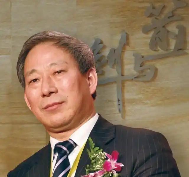 他32岁超生被开除，欠下1.8万的“超生罚单”，一个月前还是捧着“铁饭碗”的公职