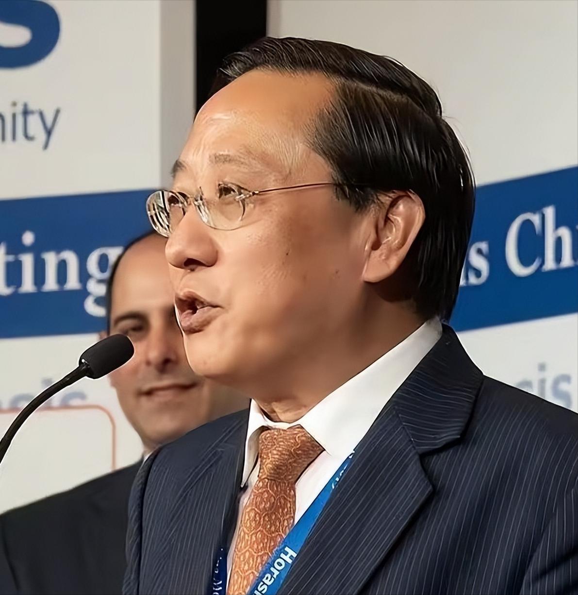 高志凯：我认为，郑丽文主席在台湾在大陆说我是中国人，这不是对大陆示好。因为她这句