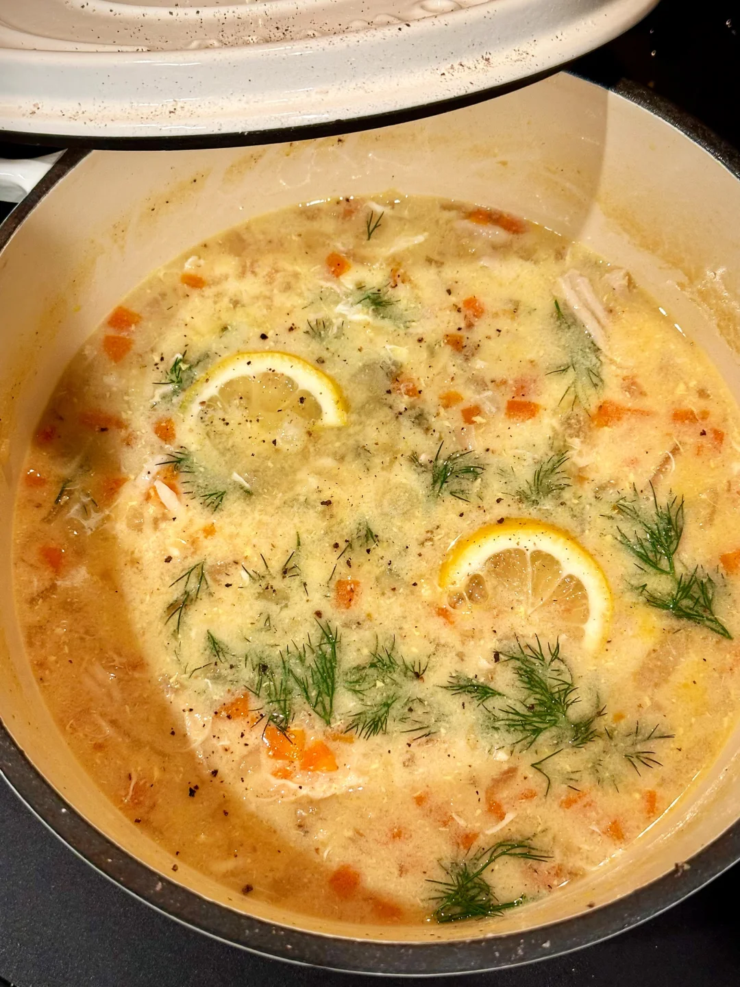 加了整颗柠檬的希腊鸡汤🍗暖胃鲜美又清新🍋