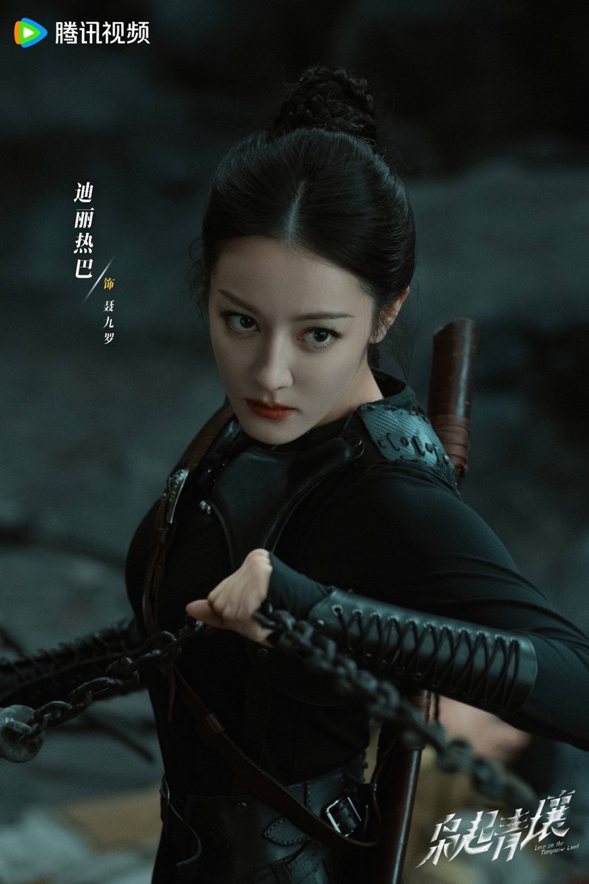 迪丽热巴交出了两份满意答卷2025微博电视剧大赏揭晓！迪丽热巴双剧闪耀，口碑收视