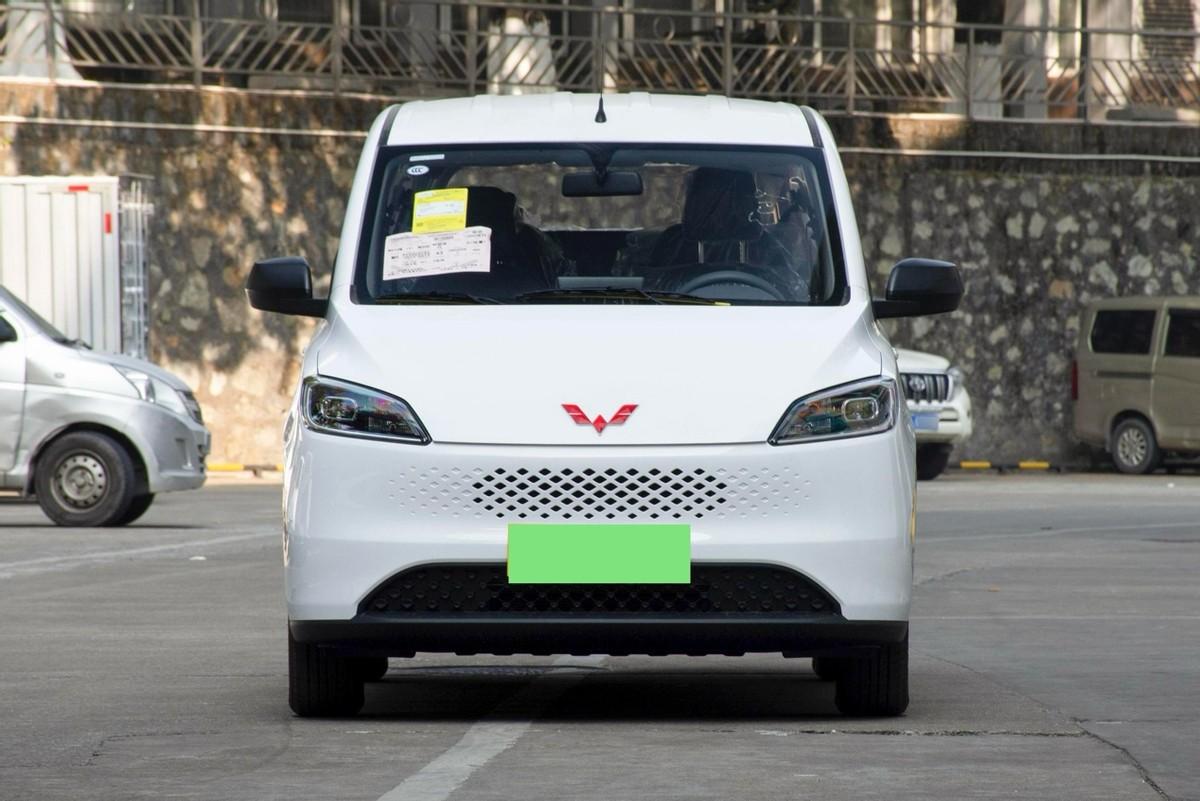 再度封神？综合续航1000km的五菱宏光增程版上市了。
近日，备受瞩目的五菱宏光
